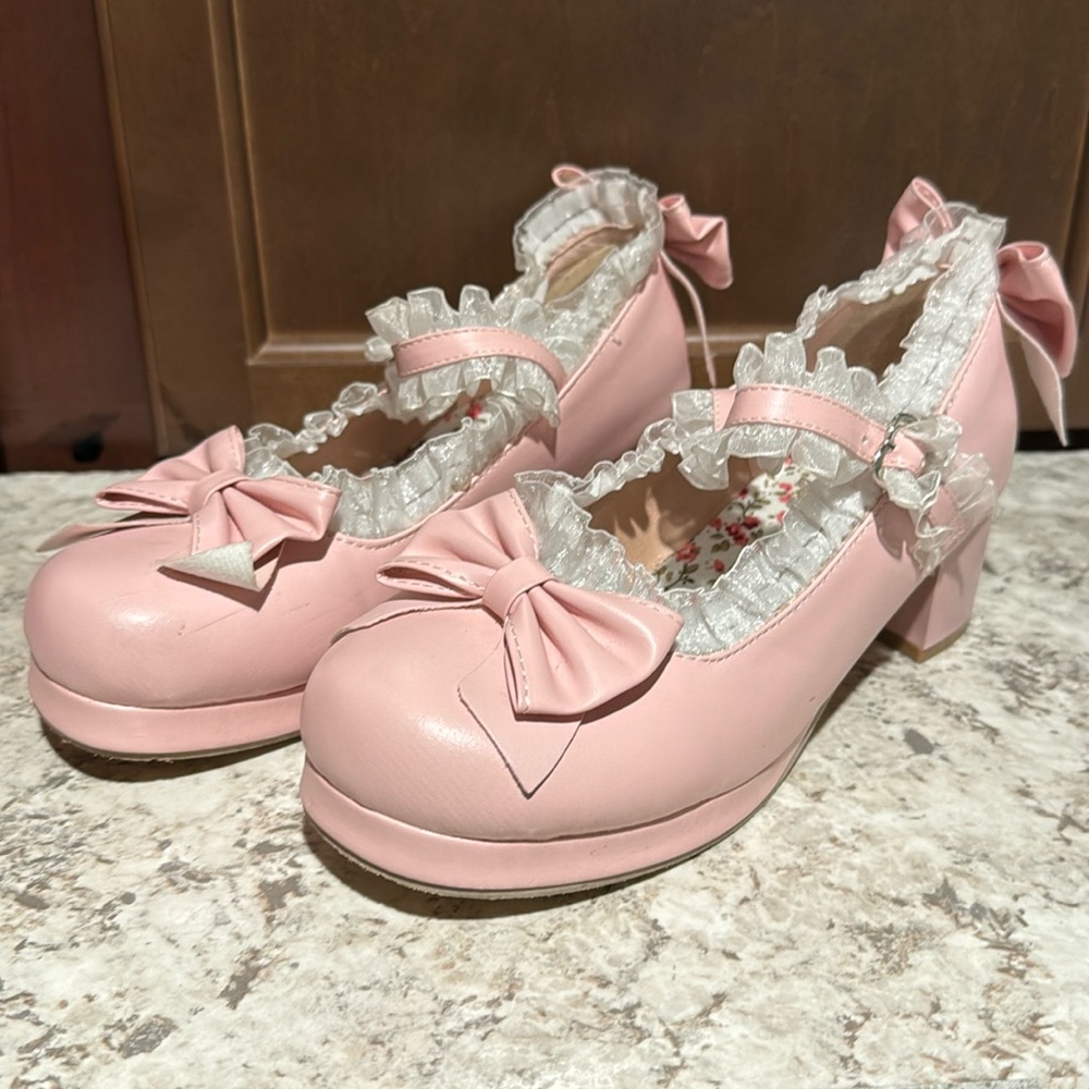 Pink heeled bow shoes